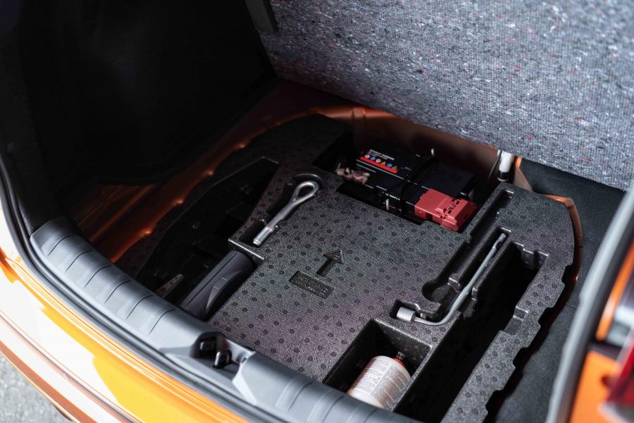 Багажник Nissan Kicks e-POWER 2020 года  (JP) (фото 38 из 38)